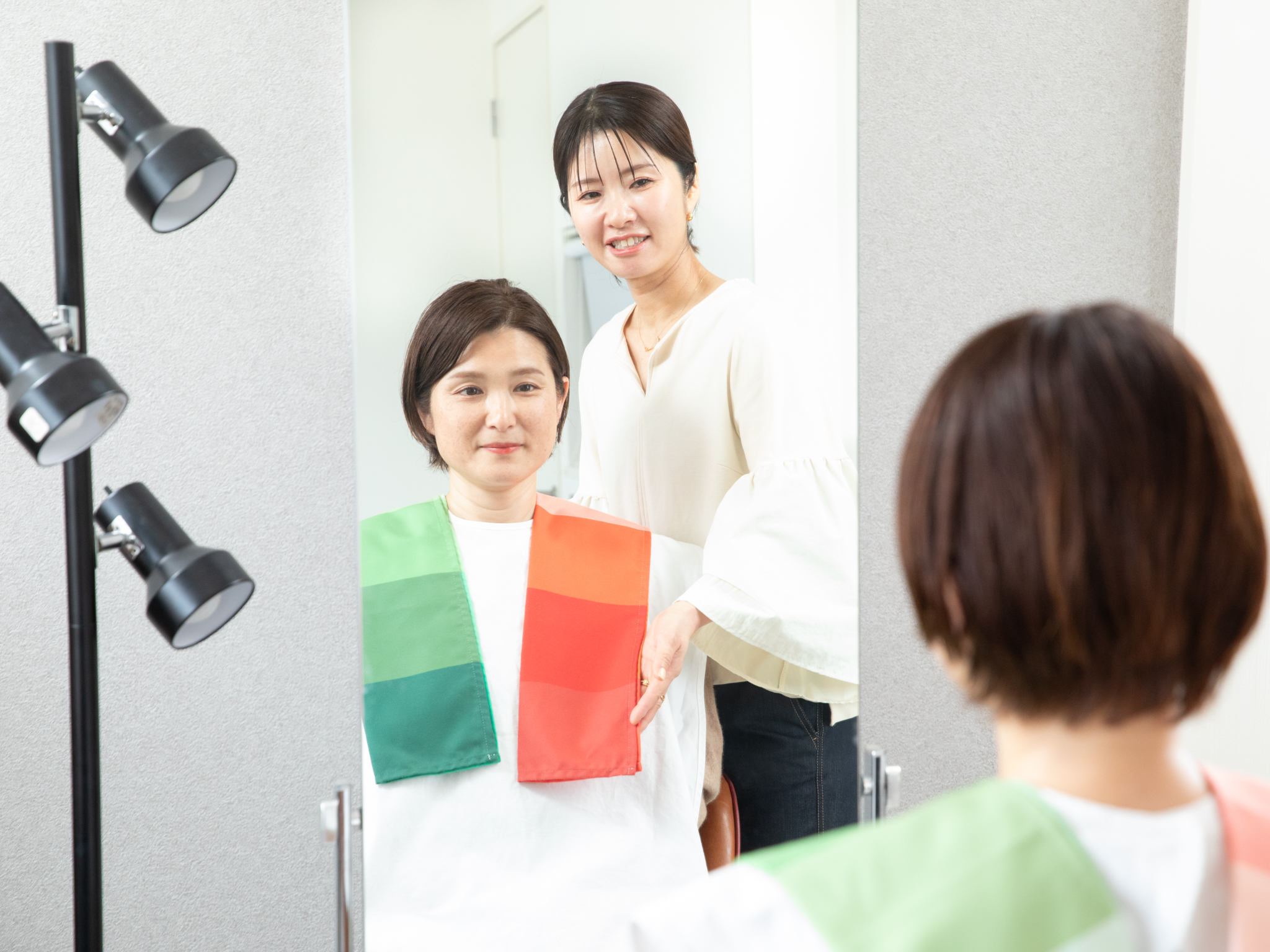 海老名のStyle Cupitでパーソナルカラー診断を受けるお客様